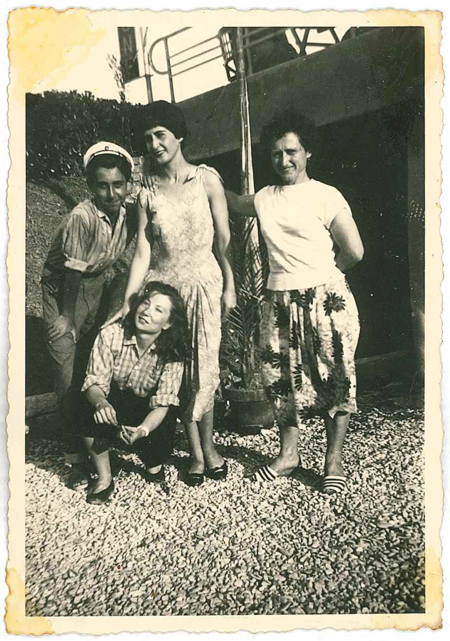 Giulietto con amici - Genova, anni '60
