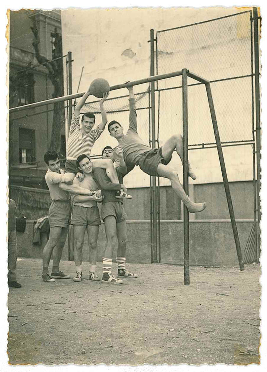 Giulietto con amici - Genova, anni '60