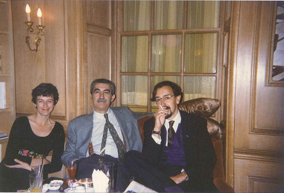 Vicino a Giulietto c'è Zhanna, moglie di Zagladin, membro del partito - Mosca, anni '90