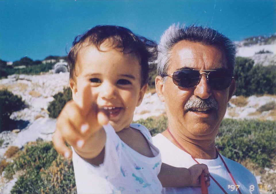 Giulietto con il figlio Lorenzo - Antiparos, 1997